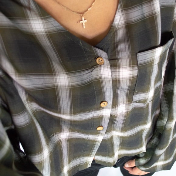 🆕 Plaid and Sad Blouse - Picture 5 of 7